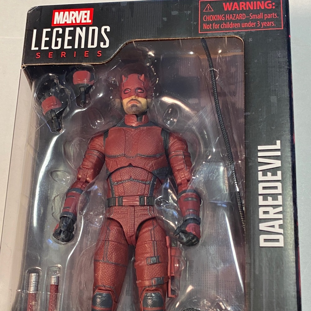 Marvel Legends Daredevil in Red Armor - Picture 2 of 7